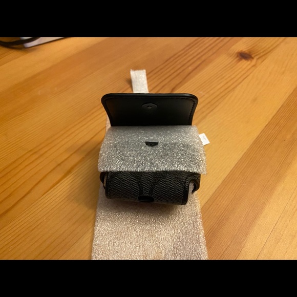 NWT Coach Wireless Earbud Case-Charcoal/Grey - Picture 6 of 14